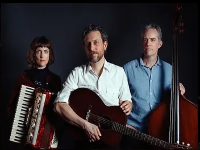 Great Lake Swimmers featuring Laurel Minnes